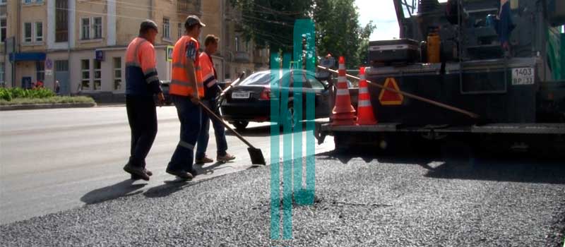 Сколько  потратил город «на дороги» в 2018 году ?