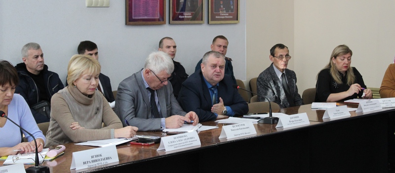На коммунальной планерке говорили о последствиях ураганного ветра, пожаре на ул.Муромской и мошенниках