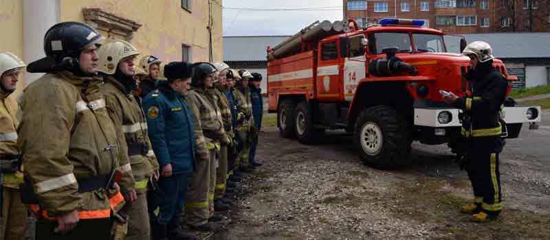 Пожарные провели учения в ДК им. Ленина