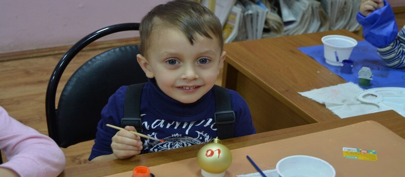 Пожарные города Коврова провели традиционную предновогоднюю акцию «Ёлочные украшения от МЧС»