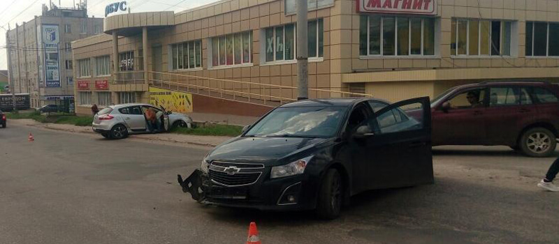 Водители автомобилей пострадали 