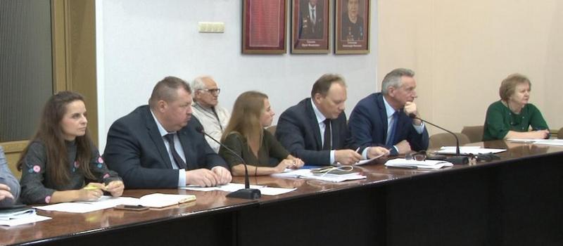 На комитете по ЖКХ депутаты заслушали отчет по ремонту дорог и механизированной уборке