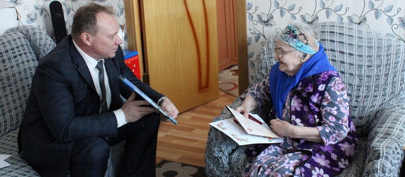 Глава города Юрий Морозов поздравил труженицу тыла с 95-летием