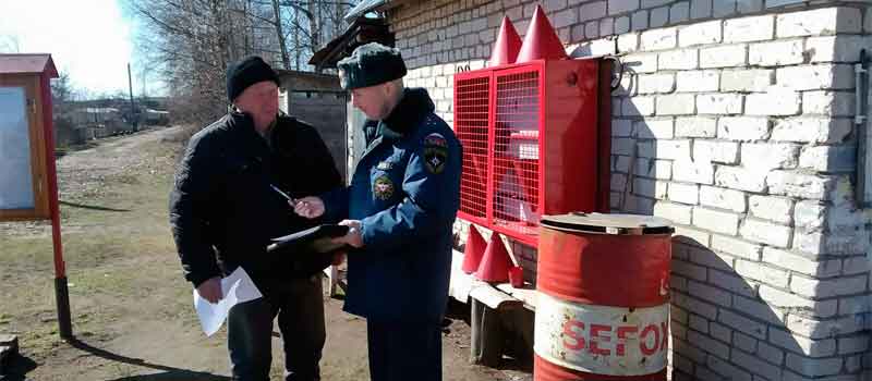 Сотрудники МЧС проводят профилактические мероприятия в садовых товариществах