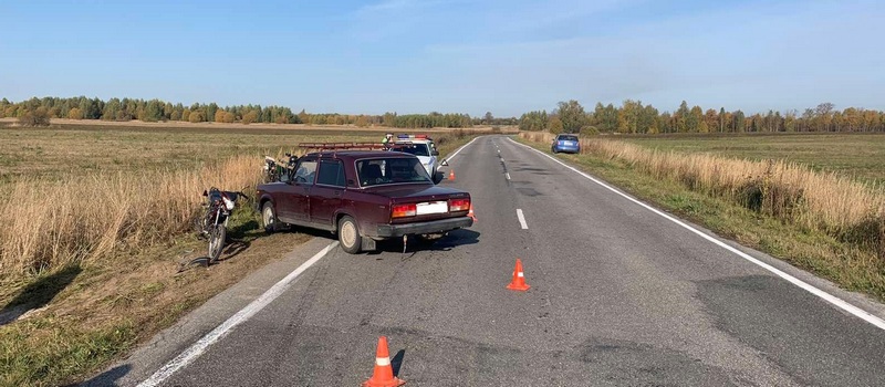 Столкнулись ВАЗ и мопед