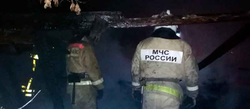 В Мелехово сгорел блок сараев на площади 180 кв. м