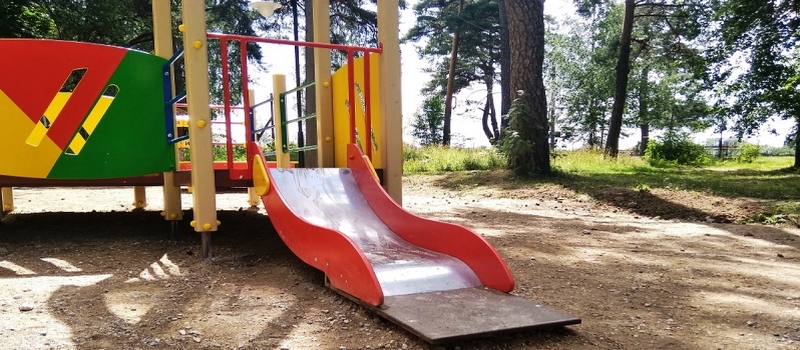 Об опасной игровой площадке можно написать детскому омбудсмену 