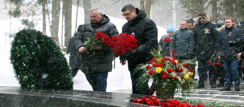 Во Владимирской области почтили память Героев Советского Союза Юрия Гагарина и Владимира Серёгина