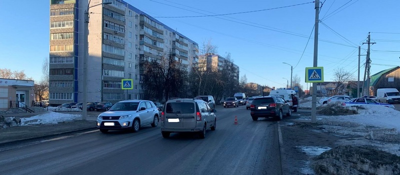 Водитель КИА сбил двух пешеходов на «зебре»