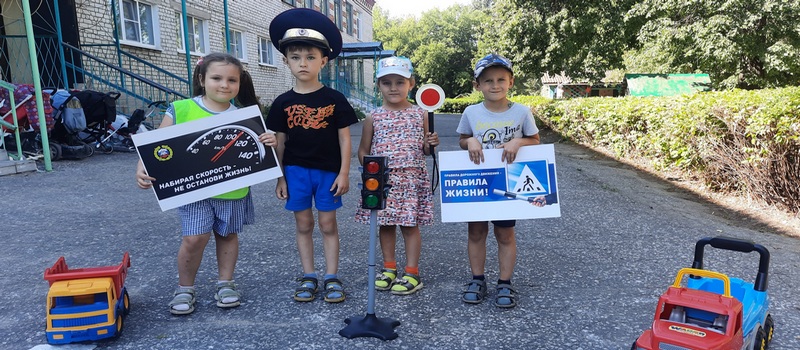 В Коврове сотрудники Госавтоинспекции проводят занятия с юными пешеходами