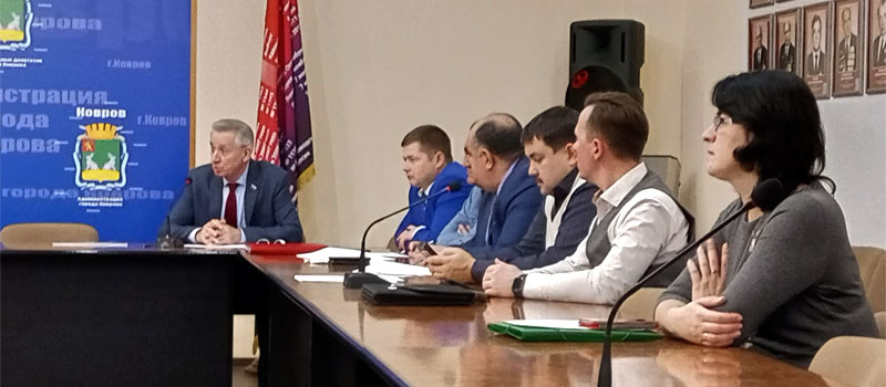 Депутатам рассказали, как убирают город от снега и чинят дороги