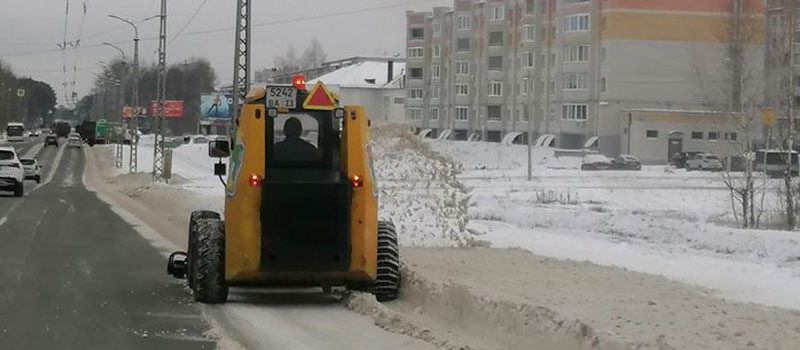 21 ноября в Коврове убирают снег с дорог и тротуаров