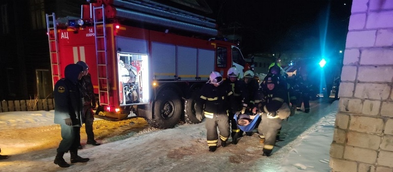 В Коврове из горящей квартиры спасены два человека