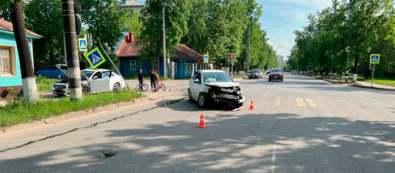 ДТП на перекрестке