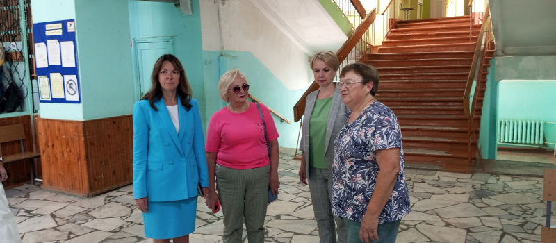 Елена Фомина и Людмила Никитина инспектировали образовательные учреждения и оценили благоустройство