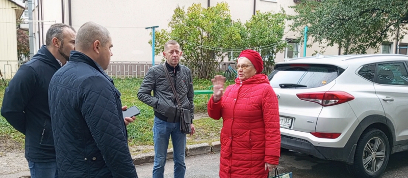 Представители администрации проинспектировали проблемные адреса, тепло в дома подается