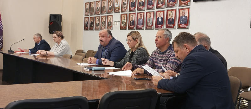 Депутаты проконтролировали приватизацию и поспособствовали компьютерной грамотности пенсионеров