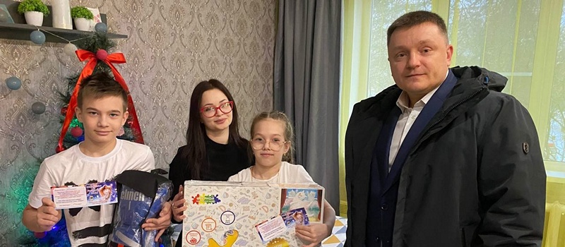 Сергей Сидорин исполнил новогодние желания ребят из Коврова