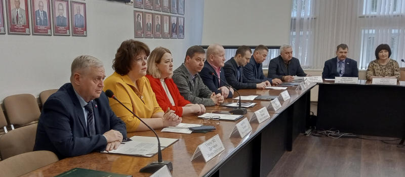 Депутаты скорректировали бюджет 2024 года и почтили память Александра Тменова