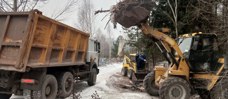 На Троицко-Никольском кладбище завершается уборка мусора