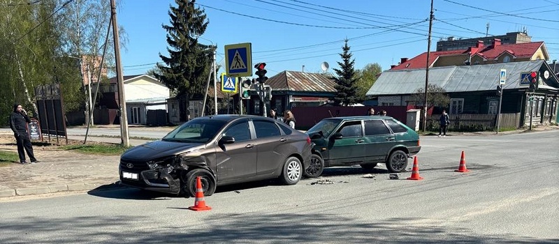 ДТП на улице Шмидта, среди пострадавших - несовершеннолетний пассажир