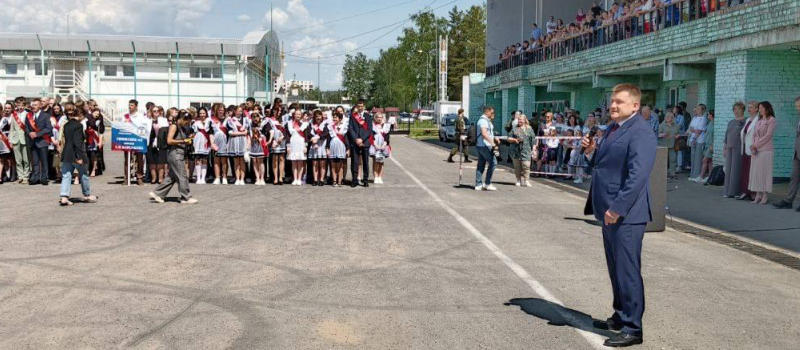 В Коврове прозвенел последний звонок для 588 одиннадцатиклассников