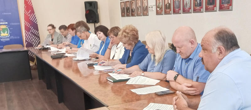 Депутаты распорядились муниципальным имуществом и правили документы