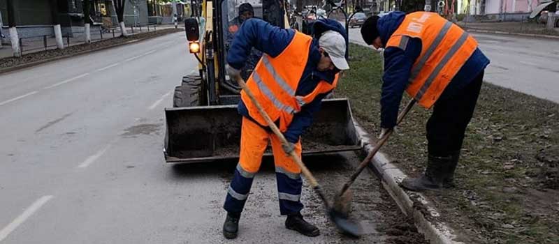 5 декабря проводится уборка дорог, тротуаров и общественных территорий
