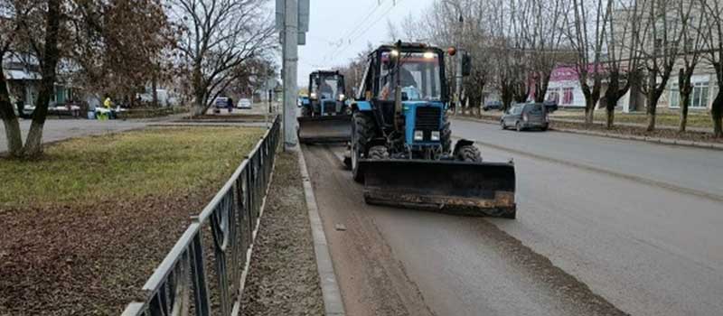 Уборка дорог и тротуаров на улицах города 8 декабря