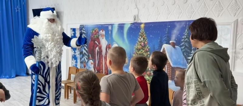 К ребятам из коррекционного детского сада в Кировске пришел ковровский Дед Мороз