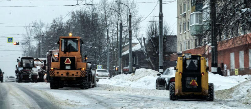 Уборка города, вывоз снега и очистка остановок 12 января