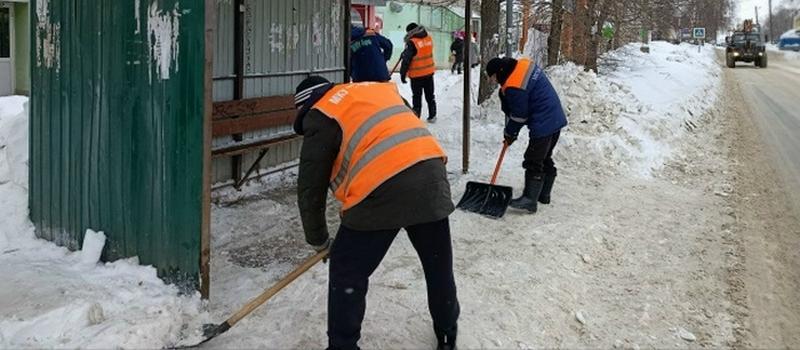 Очистка остановок и тротуаров в Коврове 9 февраля