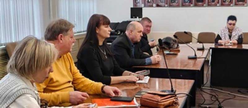На коммунальной планерке требовали почистить крыши и обеспечить проезд