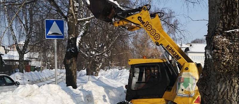 Уборка города, вывоз снега, очистка остановок в Коврове 11 марта