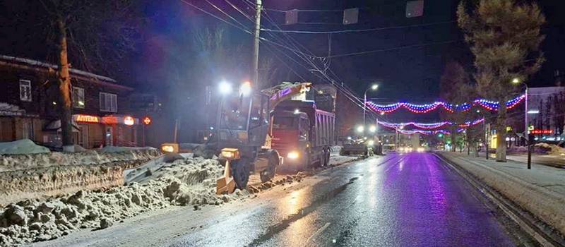 Уборка города, вывоз снега, очистка ливневок, ремонт дорог в Коврове 12 марта
