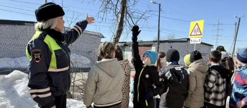 Инспектор ГАИ научила ковровских школьников безопасному поведению на улицах