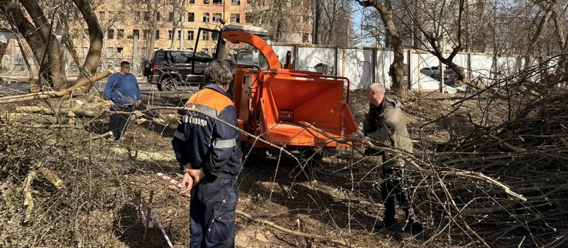 В Коврове приводят в порядок территорию у вокзала между улицей Октябрьской и железной дорогой