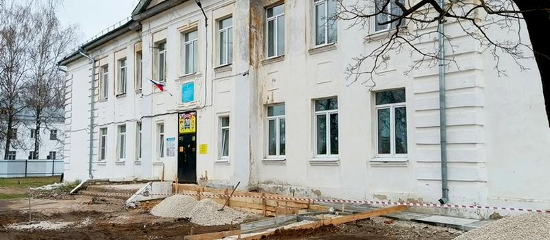 В ковровской школе №18 до 31 июля идут работы по капремонту