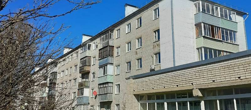 Спасатели и полицейские в Коврове спасли мужчину, стоявшего на карнизе 5 этажа
