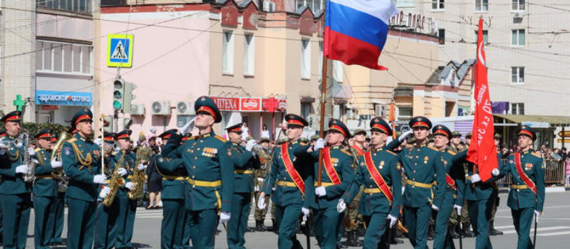 В Коврове отметили День Победы военным парадом, возложили цветы