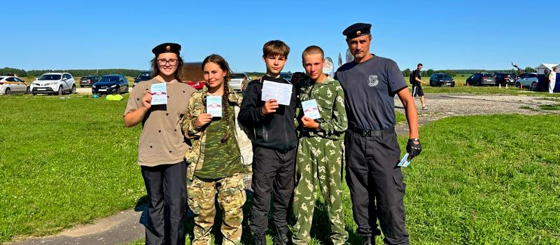 Ковровские кадеты из школы № 22 совершили самостоятельные прыжки с парашютом