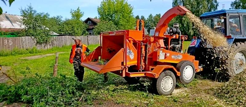 В Коврове 6 августа убирают смет, косят траву и демонтируют рекламный щит