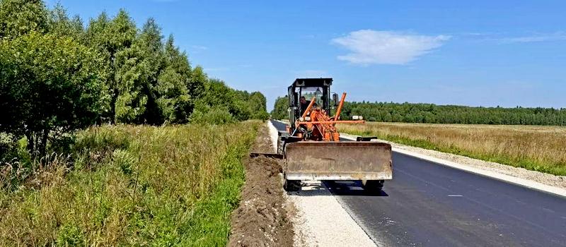 Идет ремонт автодороги Ковров-Мстера. Укладывают асфальт